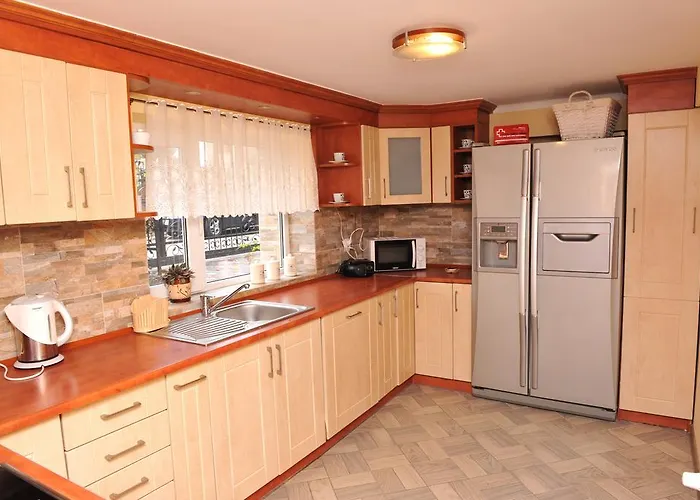 Pokoje i apartamenty IWONA